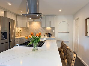 Paper towels - Pet-Friendly I fenced backyard I king Bed I Electric Charger (Dallas)