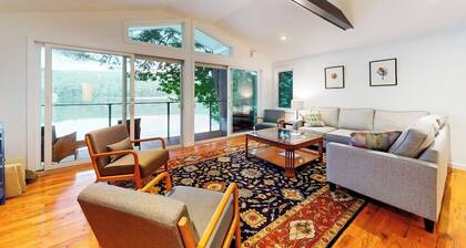 Renovated lakefront cottage w/ hot tub, dock, kayaks, swim platform, & firepit