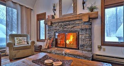Rustic home with a private hot tub, cable, & washer/dryer