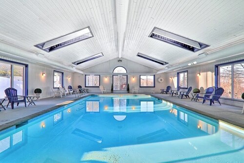 Ski-in/out condo with fireplace & on-site pool/hot tub/tennis