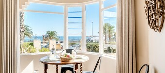 Camps Bay Stylish 2bed by the Tidal Pool Tidescape