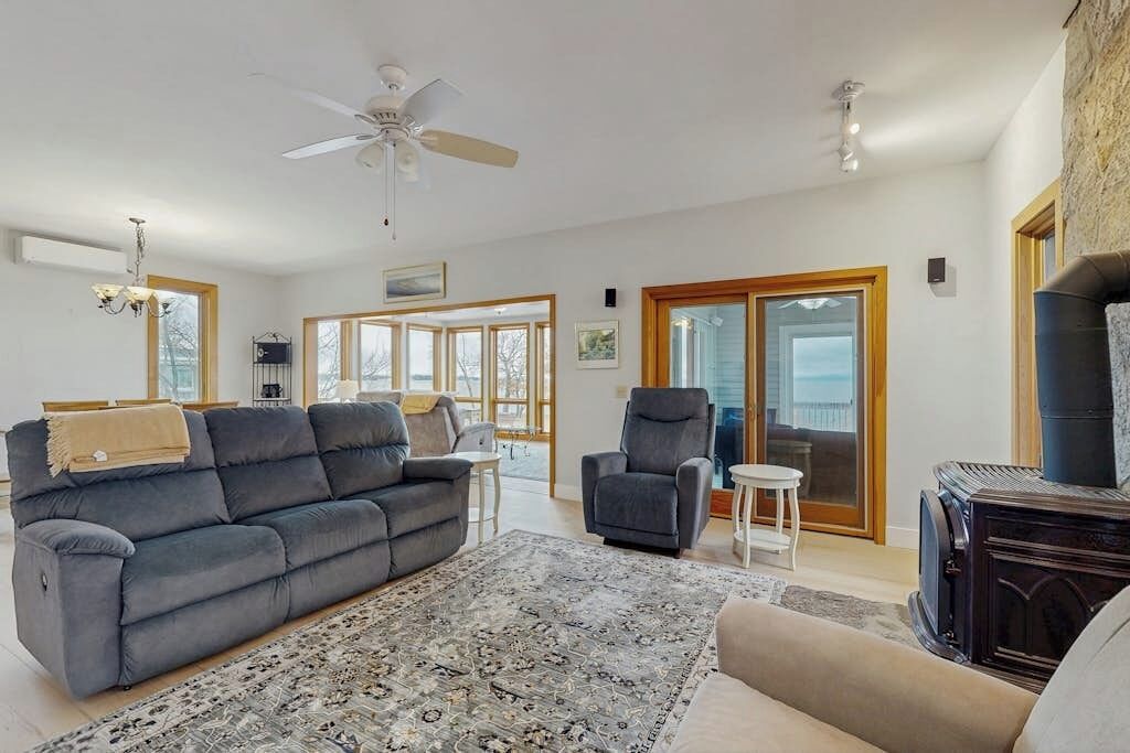 Lakefront Home With Water Access, Views Of The Mountains, Private Deck & Patio - Burlington, VT