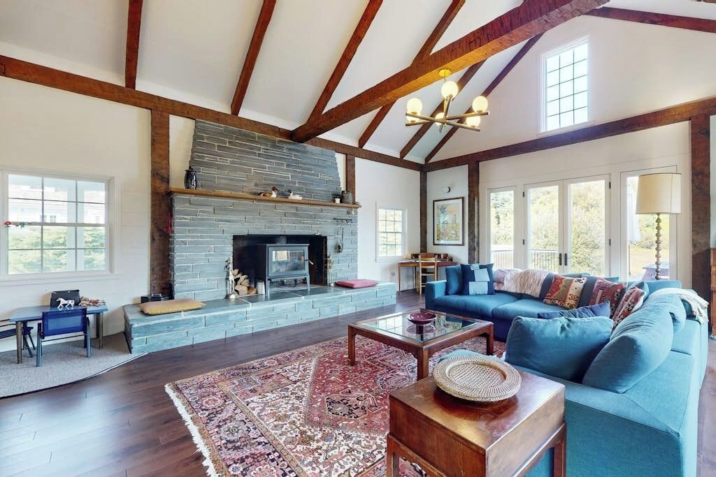TV, fireplace, stereo
