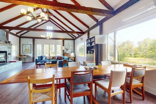 Outdoor enthusiast's dream with designer interior & Mt. Equinox views