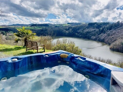Large "charm & nature" gîte on the banks of the Loire, beach & SPA, ideal for groups!