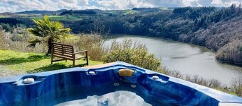 Large "charm & nature" gîte on the banks of the Loire, beach & SPA, ideal for groups!