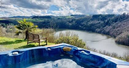 Large "charm & nature" gîte on the banks of the Loire, beach & SPA, ideal for groups!