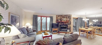 Lovely ski-in/out condo steps from ski lift with trails and amazing views