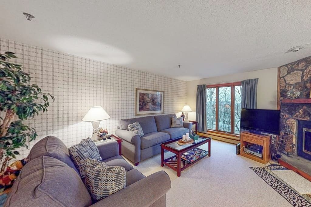 Lovely Ski-in/out Condo Steps From Ski Lift With Trails And Amazing Views - 曼徹斯特