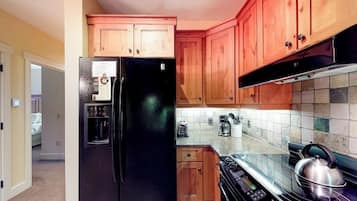 Geladeira, micro-ondas, fogão, cooktop