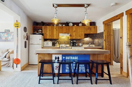 Beautiful retreat close to Okemo with free WiFi, private washer/dryer