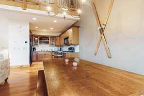 雪櫃、微波爐、焗爐、爐具