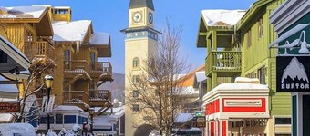 Stratton TreeTop condo with private hot tub, fireplace, decks & mountain view