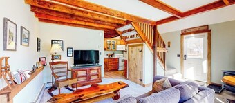 Cozy condo near skiing with fireplace & deck