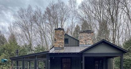 Secluded home with game room, private hot tub, golf, river & mtn views, firepit