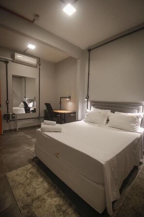 Desk, laptop workspace, free WiFi - HOTEL VIVA VIDA (São Borja)
