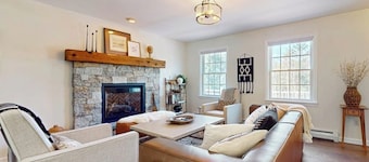 Delightful house w/ hot tub, wrap-around deck, ping-pong-pool table, fireplaces