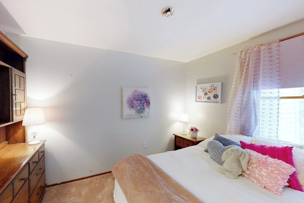 Iron/ironing board, travel crib, free WiFi, bed sheets