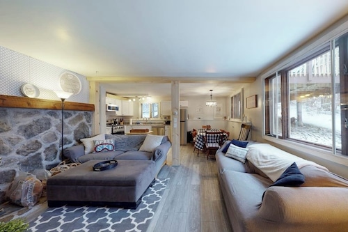 Dog-friendly home w/ WiFi, private washer/dryer, and electric fireplaces