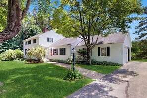 A two-story residential house with a front yard, a mailbox, and a street lamp. - Spacious village house, dog-friendly, patio, fireplace, a/c, air hockey, w/d (Manchester)