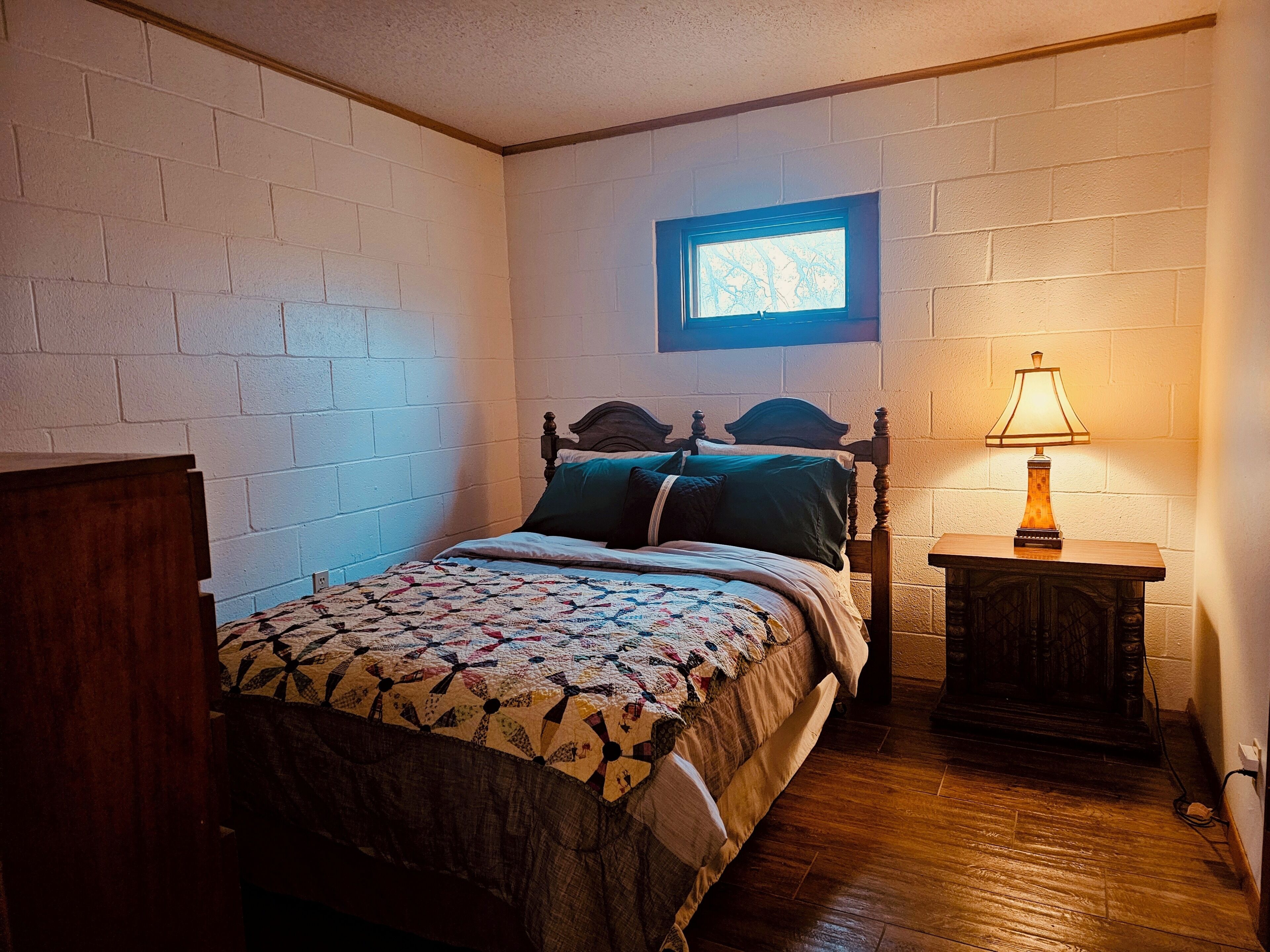 6 bedrooms, WiFi, bed sheets