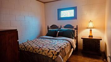 6 bedrooms, WiFi, bed sheets