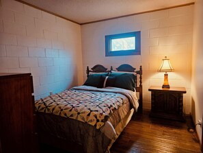6 bedrooms, WiFi, bed sheets
