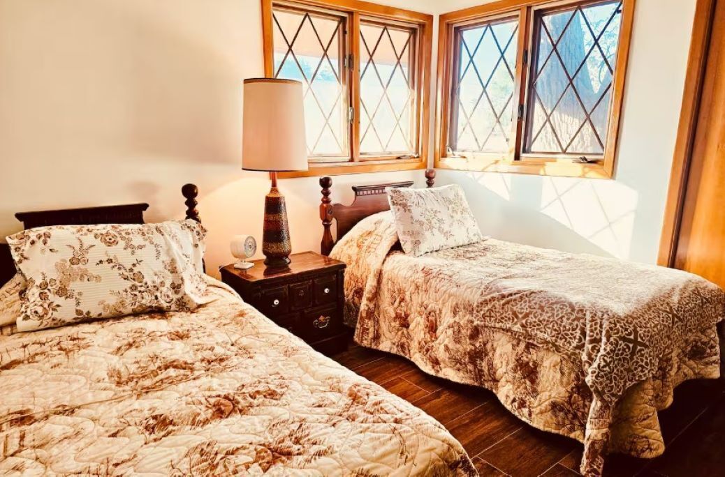 6 bedrooms, WiFi, bed sheets