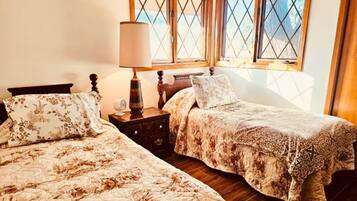 6 bedrooms, WiFi, bed sheets
