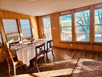 A spacious vintage cabin with 6 bedrooms and 2.5 bathrooms.