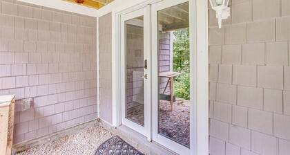 Single-Level Duplex with Fast WiFi & a Full Kitchen - Close to Magic Mountain