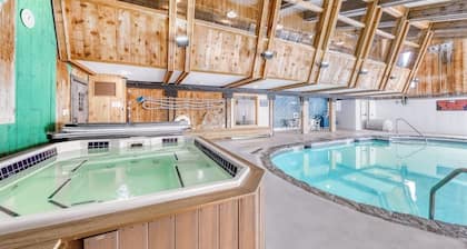Forest Home with Shared Pool & Hot Tub, WiFi, & Washer/Dryer - One Small Dog OK