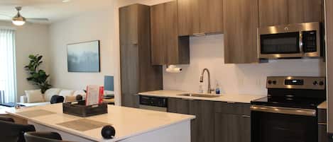 Fridge, microwave, stovetop, dishwasher