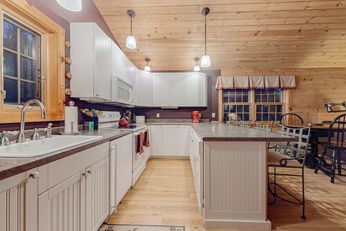 Mountain cabin by skiing with fireplaces & well-equipped kitchen - dog-friendly