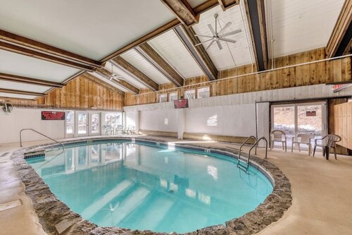 Classic Vermont cabin with forest views, pools, hot tub & gym