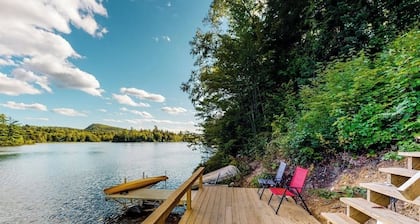 Dog-friendly, lakeside home w/private dock/deck/free WiFi