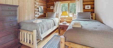 Cuna de viaje, wifi gratis y ropa de cama