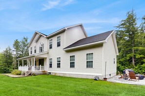 Exterior - Elegant house in quiet neighborhood, close to ski mountains, gas fireplace, wifi (Winhall)