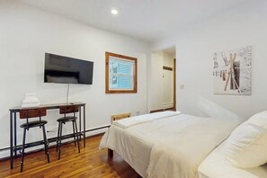 4 bedrooms, free WiFi, bed sheets