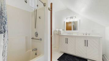 Douche, serviettes fournies