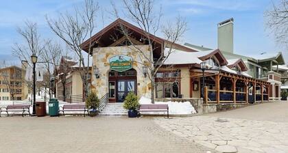 Walk to lifts, condo at Stratton Mountain, fireplace, pool, hot tubs, sauna