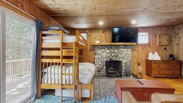 WiFi (free), bed sheets