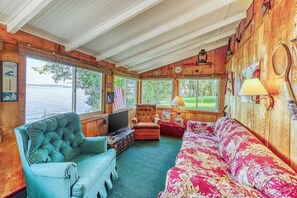 TV - Dog-Friendly Lakefront Home with WiFi, Private Dock & Firepit (Grand Isle)