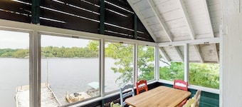 Dog-friendly, porch, kayaks, & million dollar views - right on the water