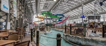 Ski-in/ski-out Jay Peak Resort condo near water park, ice skating, & hiking