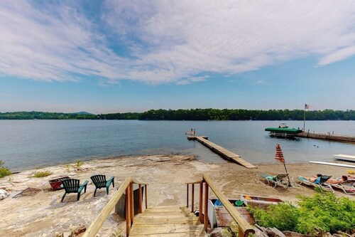 Century-Old Lakefront Victorian on a Private Island—Boats, Beach & Dog-Friendly