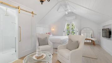 Desk, iron/ironing board, WiFi, bed sheets