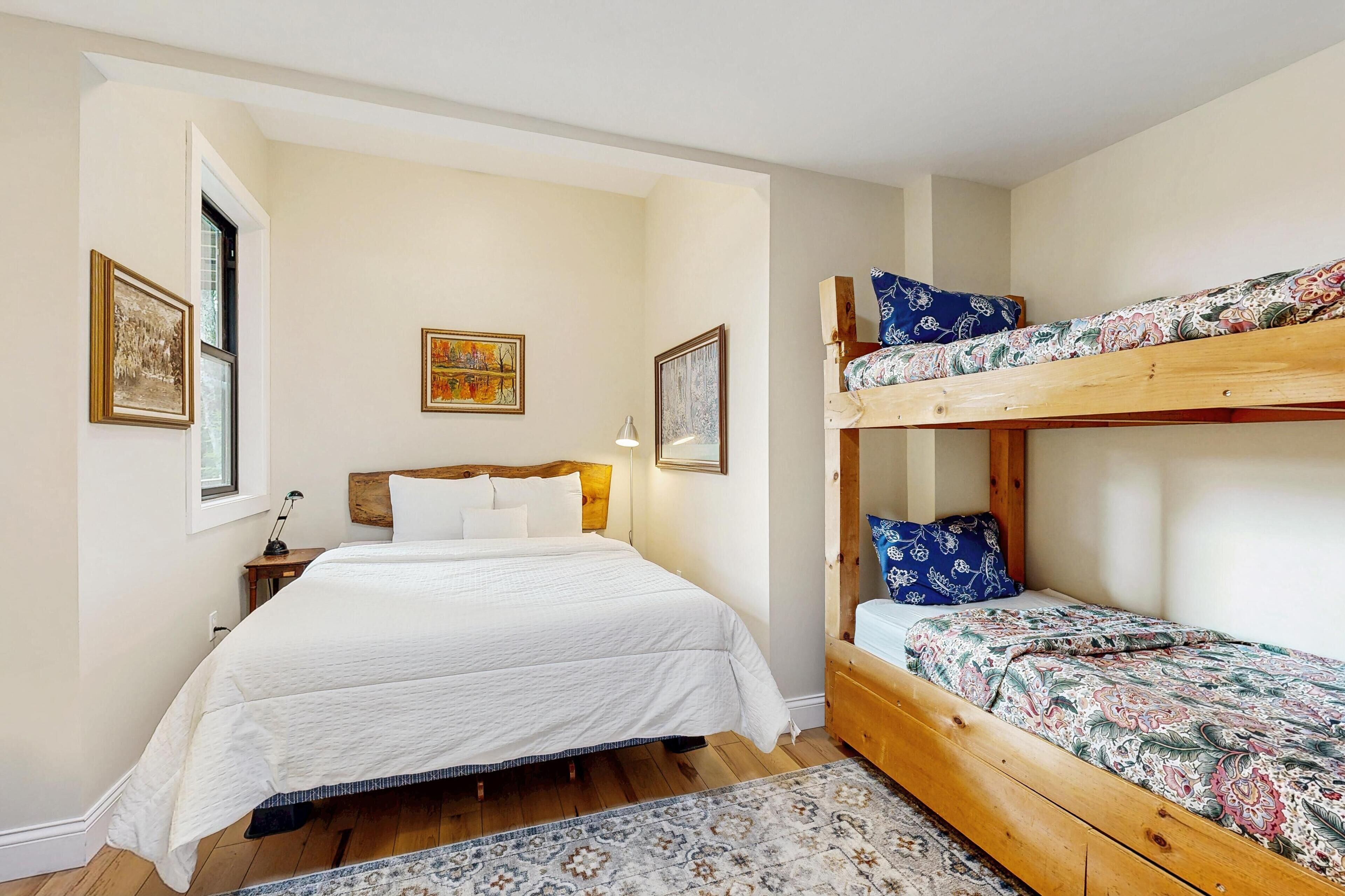 4 bedrooms, iron/ironing board, free WiFi, bed sheets