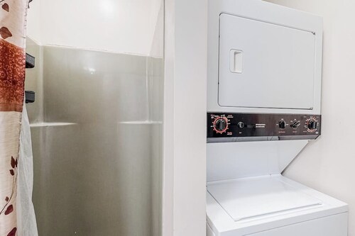 Serene riverfront townhouse with pool, tennis, basketball, washer/dryer, & WiFi