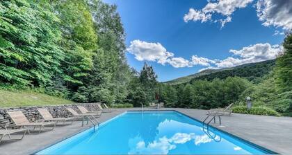 Serene riverfront townhouse with pool, tennis, basketball, washer/dryer, & WiFi